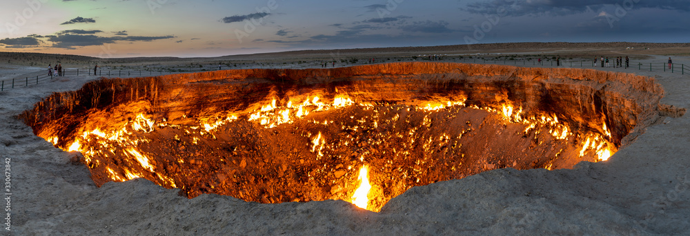 Panorama Darvaza Fire Crater - obrazy, fototapety, plakaty 