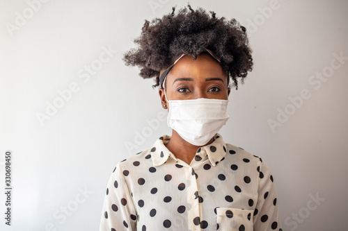 Cuadros en Lienzo Masked woman - protection against influenza virus