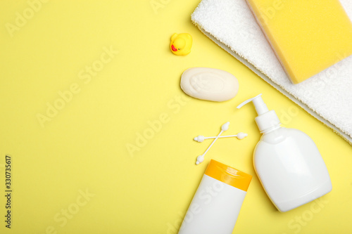 Fotomural Baby care products on a colored background top view