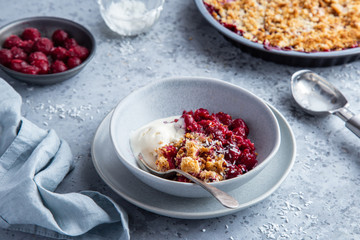 Wall Mural - delicious cherry crumble pie served with vanilla ice cream