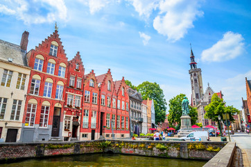 Wall Mural - Beautiful canal and traditional houses in the old town of Bruges (Brugge), Belgium