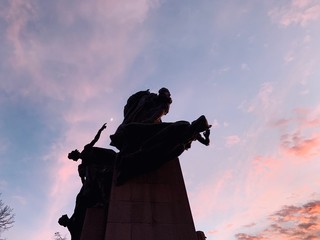 Silhouette Statue 