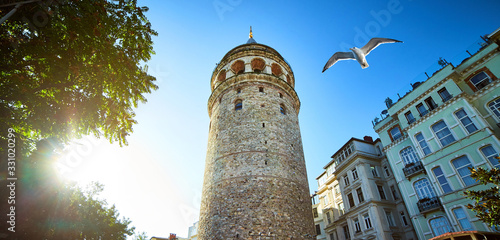 Fotografía Galata Kulesi Tower and street in the old city of Istanbul, Turkey