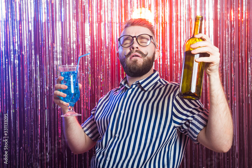 Fotomural Alcoholism, fun and fool concept - Drunk crazy guy at party in a nightclub