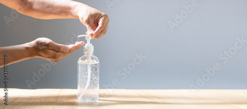 Fotografía using alcohol gel clean wash hand sanitizer anti virus bacteria dirty skin care