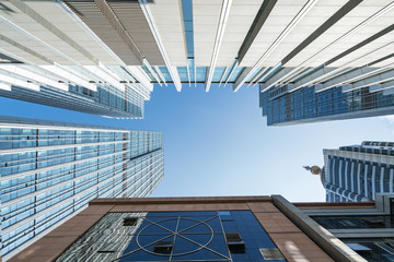 Leinwandbilder - looking Up Modern Office Building