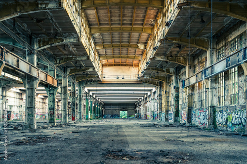 Dekoracja na wymiar  opuszczony-budynek-fabryczny