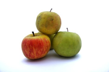 apples isolated on white background