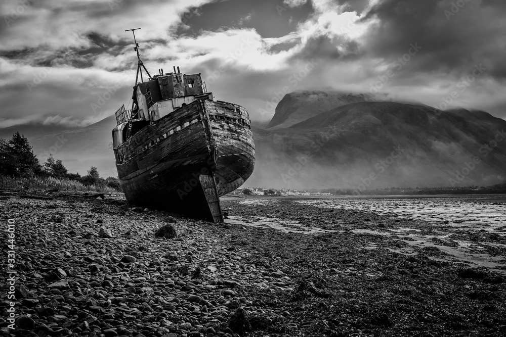 Corpach shipwreck at Loch Linnhe - obrazy, fototapety, plakaty 