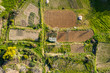 Paisaje aéreo de huertas agrícolas de cultivo con llamativas geometrías