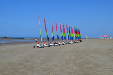 Wall Mural - Chars à voile sur la plage d'Asnelles  (Calvados - Normandie)