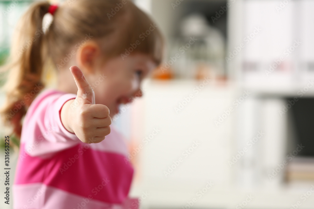 Little girl show approve or OK sign with her arm closeup - obrazy, fototapety, plakaty 