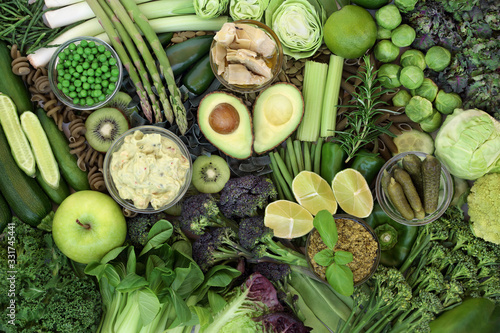 Dekoracja na wymiar  niskoglikemiczna-zdrowa-zywnosc-dla-diabetykow-z-zielonymi-warzywami-i-owocami-bogatymi-w-witaminy