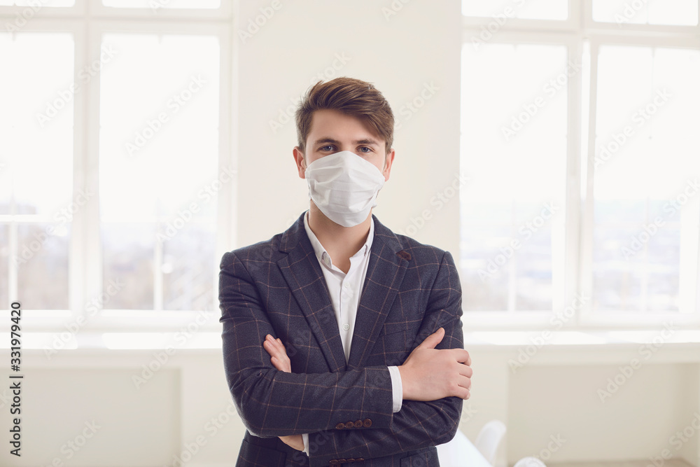 Danger of infection of the virus coronavirus infection. Businessman in medical mask at office - obrazy, fototapety, plakaty 