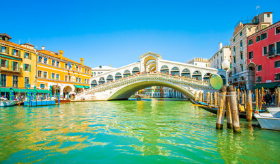 Fototapete - Rialto Bridge and Grand Canal in Venice, Italy