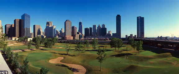 Fototapete - Panoramic view of the city skyline from the Metro Golf Illinois Center, IL