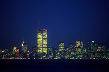 Fototapete - Manhattan Skyline from Staten Island at night, New York City, NY