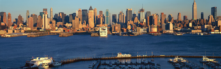 Fototapete - Panoramic view of Midtown Manhattan, NY skyline with Hudson River and harbor, shot from Weehawken, NJ