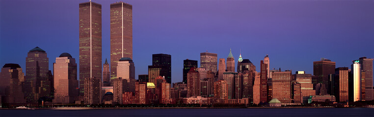 Fototapete - Panoramic view of lower Manhattan and New York City skyline, NY with World Trade Towers at sunset