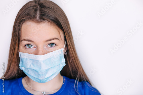 Woman wearing face mask protect filter pm2 Tableau sur Toile