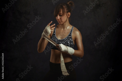 Fotomural Woman ready for fight concept