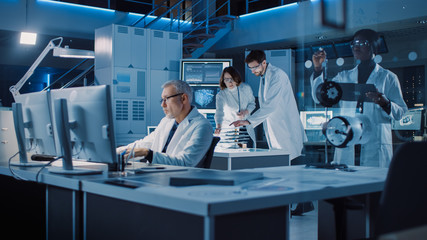 Aufkleber - Diverse International Team of Industrial Scientists and Engineers Wearing White Coats Working on Industrial Machinery Design in Research Laboratory. Professionals Using Computers and Talking