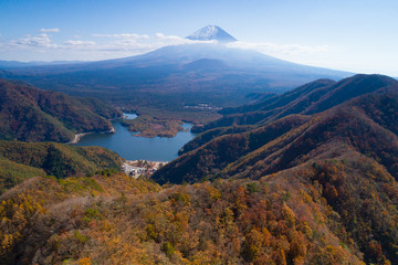 Canvas Print - 紅葉の精進湖と富士山空撮