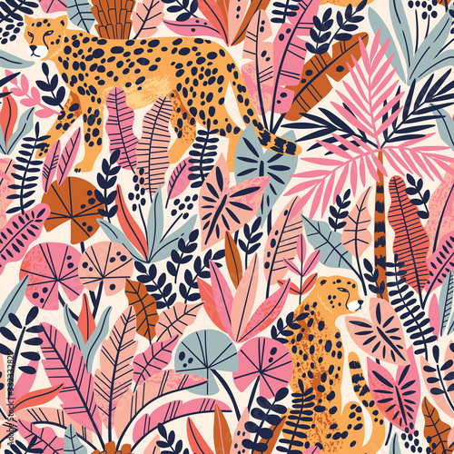 Fotografia Cheetah with palm leaves exotic seamless pattern
