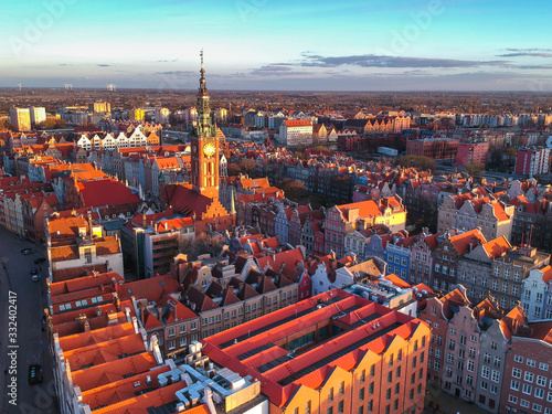 Plakat Gdańsk   widok-z-lotu-ptaka-na-stare-miasto-w-gdansku-o-zachodzie-slonca-polska
