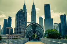Saloma Bridge & Petronas Towers In Kuala Lumpur, Malaysia