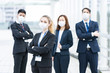 © maru54 - マスクを装着するビジネスマンのチーム
