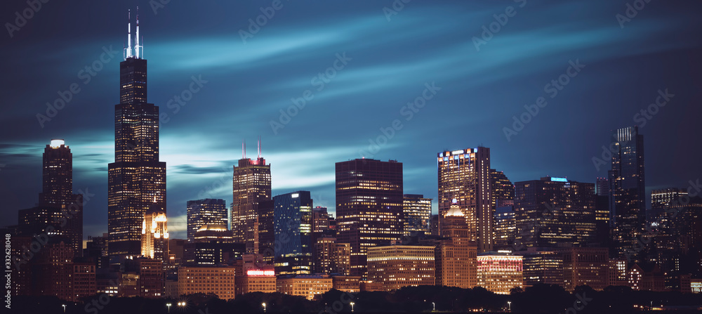 Famous panoramic view of Chicago skyline by night - obrazy, fototapety, plakaty 