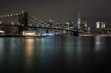 Fototapeta  - Brooklyn Bridge und New York Panorama bei Nacht