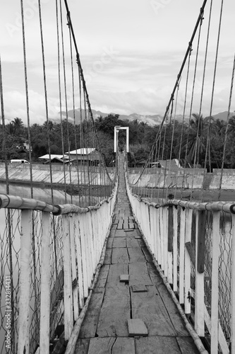 Dekoracja na wymiar  most-wiszacy-w-baler-obejmuje-rzeke-tibab-sabang-aurora-filipiny