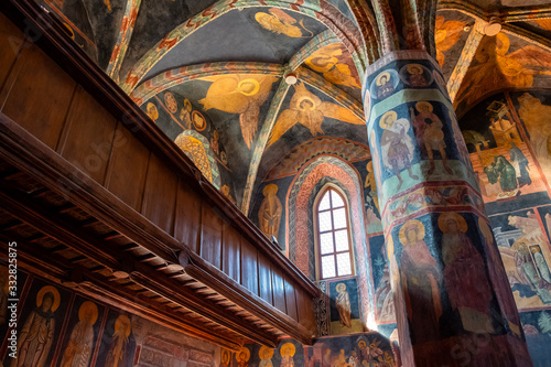 Dekoracja na wymiar  lublin-polska-sredniowieczne-freski-i-architektura-wewnatrz-kaplicy-trojcy-swietej-w-lublinie