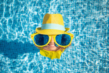 Wall Mural - Happy child in swimming pool