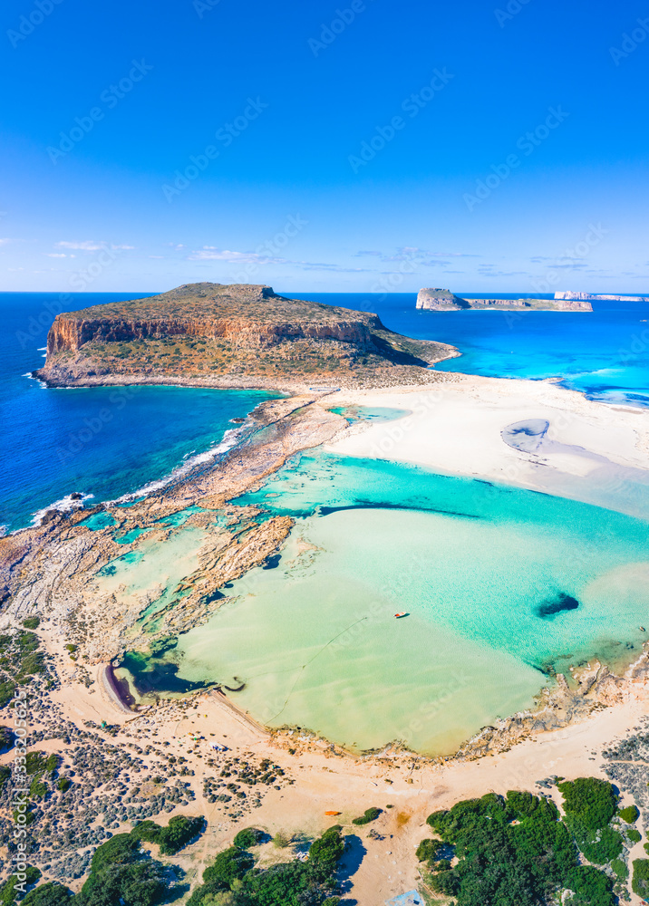 Amazing view of Balos Lagoon with magical turquoise waters, lagoons, tropical beaches of pure white sand and Gramvousa island on Crete, Greece - obrazy, fototapety, plakaty 