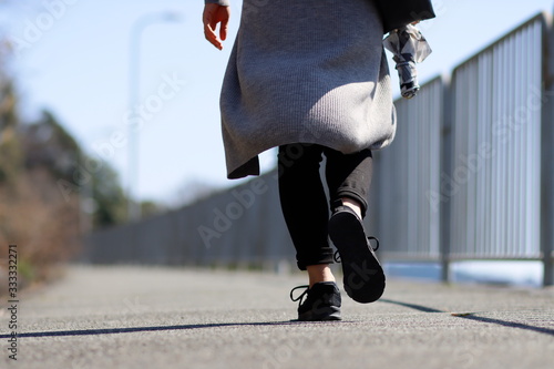 歩く女性の足元 Stock Photo Adobe Stock 歩く女性の足元 Stock Photo Adobe Stock