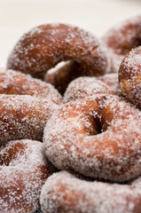 donuts with powdered sugar