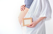 妊婦さんとメッセージボード横向き