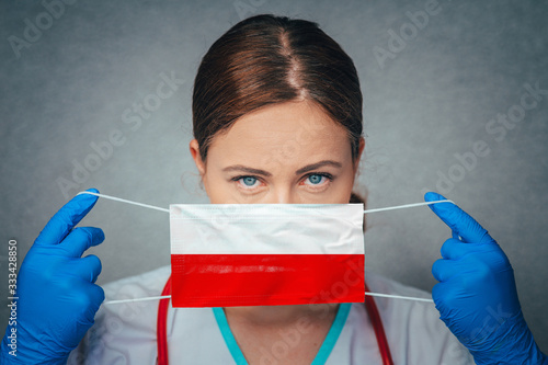 Dekoracja na wymiar  koronawirus-w-polsce-kobieta-lekarz-portret-hold-protect-chirurgiczna-maska-na-twarz-z-polska