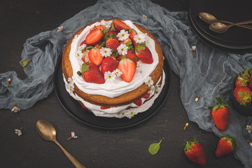 Wall Mural - Sponge cake with fresh strawberries