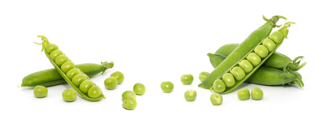 Wall Mural - Green peas isolated on the white background