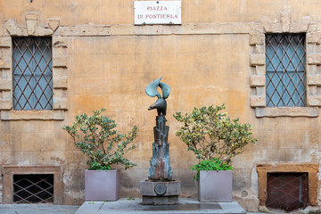 Canvas Print - Eagle fountain at the Piazza di Postierla in Siena, Italy