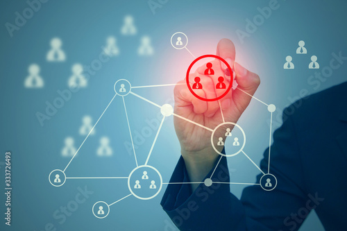 Fotomural Business man selecting target group or marketing segmentation concept