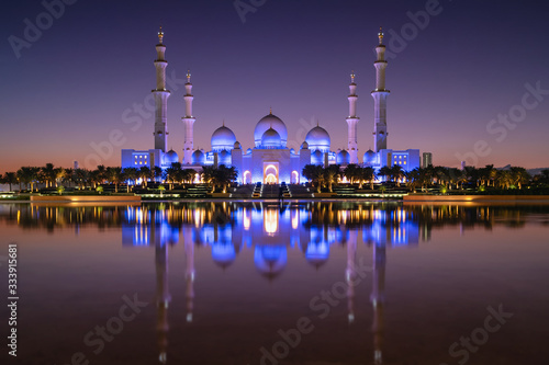 Fotografie, Obraz Grand Mosque at twilight in Abu Dhabi, UAE