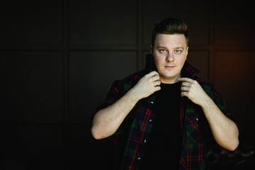  PORTRAIT men on a dark background