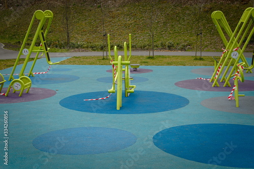 Chorzow Marzec 2020 Slask Polska. Zamknięta siłownia zewnętrzna z powoda Coro...