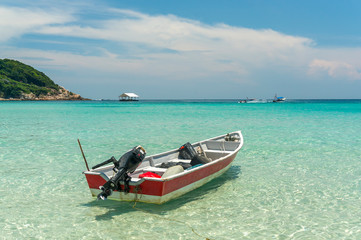 Wall Mural - Boat with clear water and blue skies at Perhentian Island, Malaysia