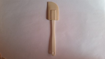 A pastry knife